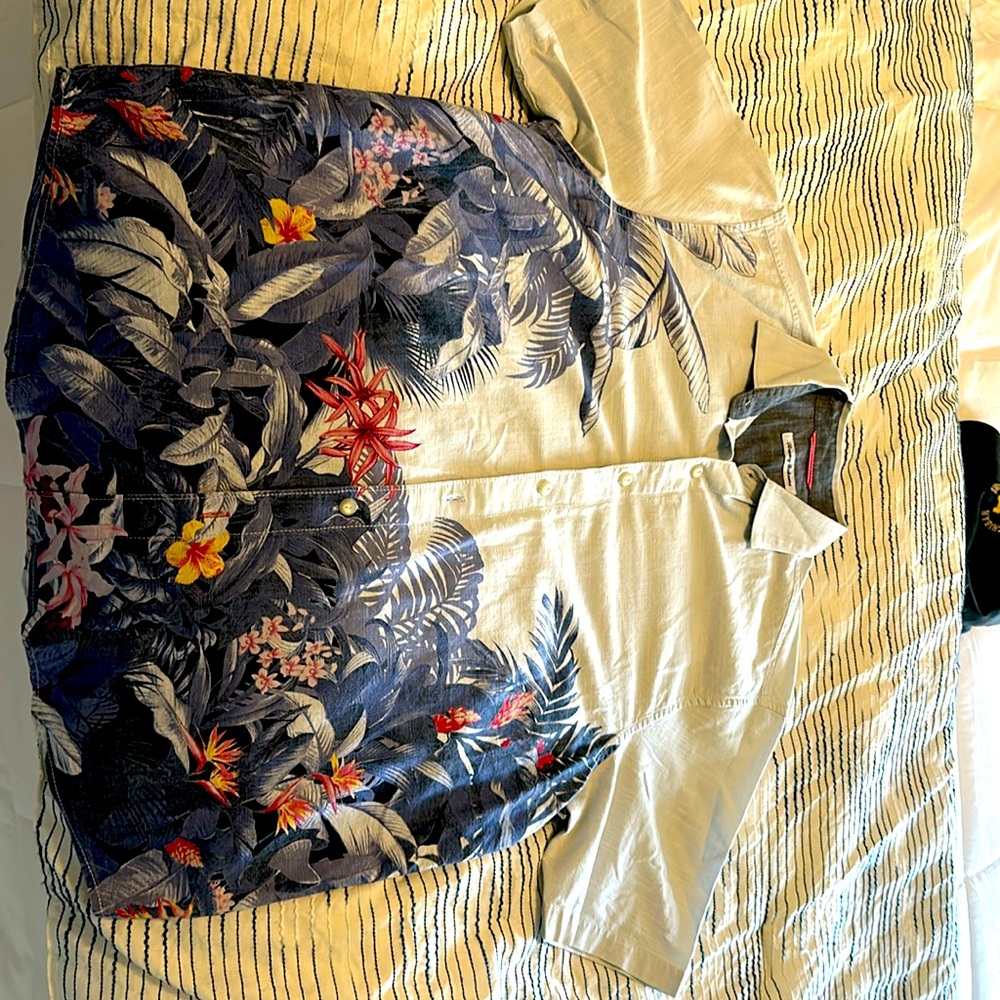 Tommy Bahama. Gently worn. Hawaiian button down shirt. Short sleeve linen  $128